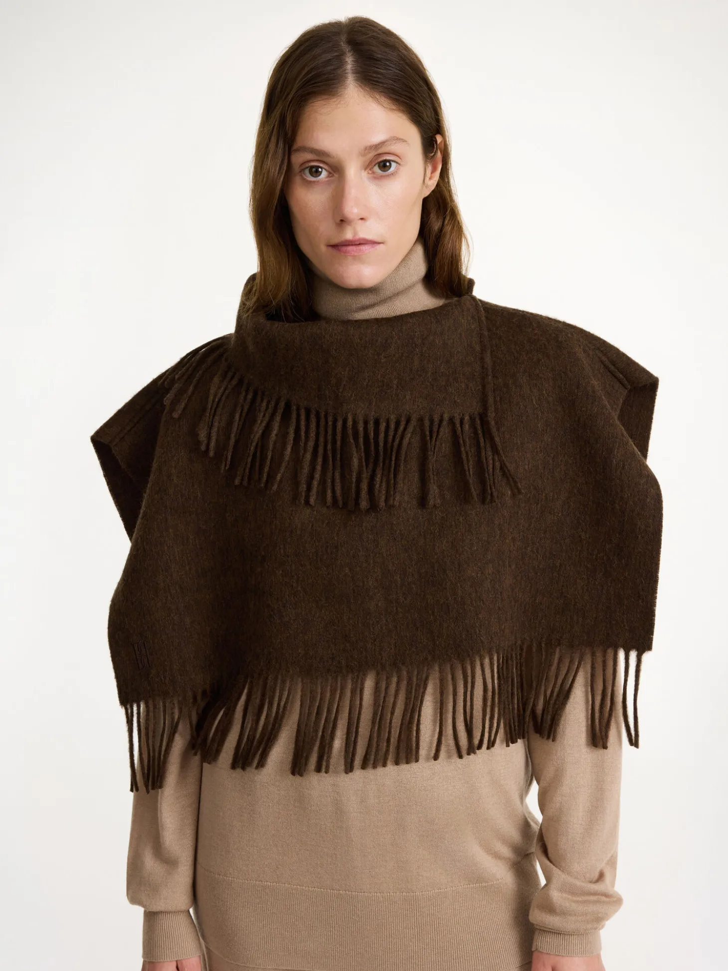Best By Malene Birger Turtla halsedisse i uld Shitake
