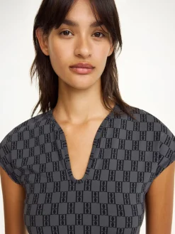 Hot By Malene Birger Venazia træningstop MonogramBlack&Grey